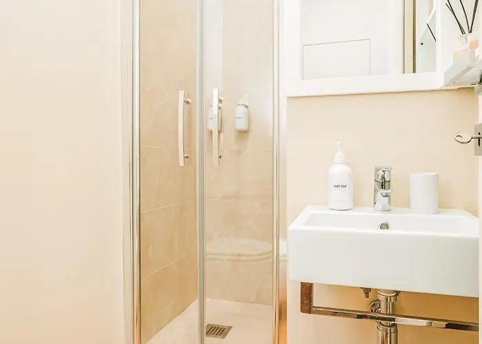 Dama 2 Da Letto 2 Bagni Con Doccia * Roma